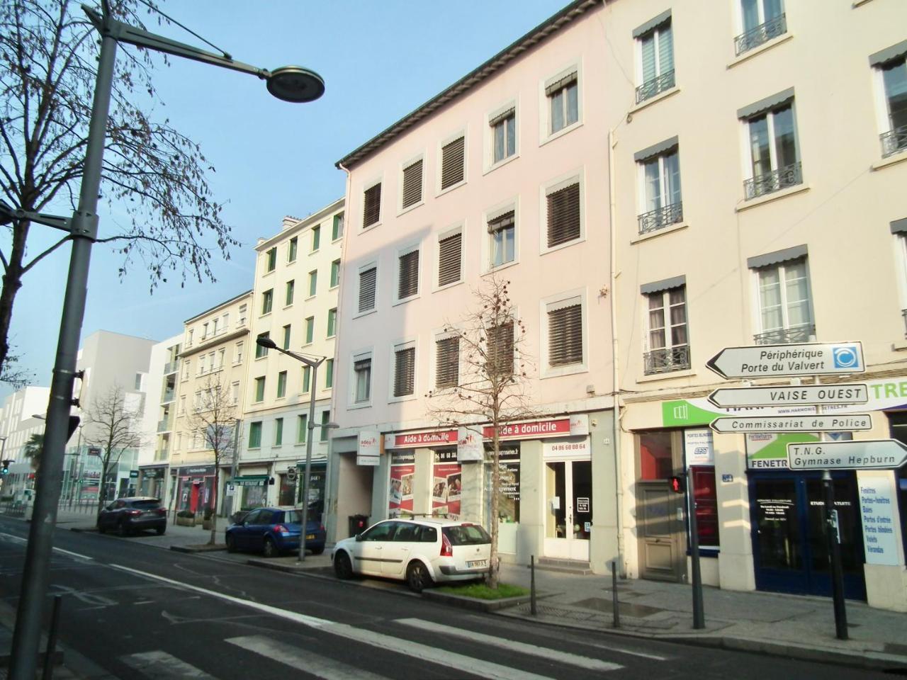 Le 9Eme- Metro Valmy-Homalyon Lião Exterior foto